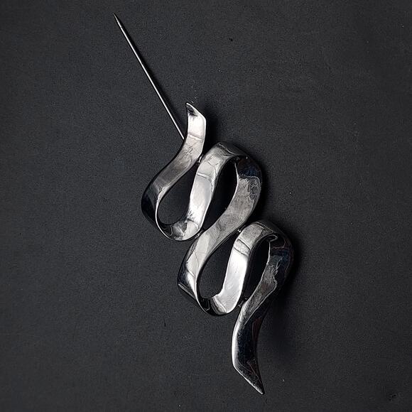 Vintage M Jent Signed Brooch Ribbon Ripple Silver Tone Costume Jewelry - Picture 3 of 10